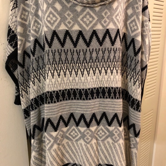Signature Studio Aztec Print Poncho - Picture 2 of 5